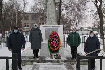 Трудовые коллективы почтили память воинам освобождавших село Россошки