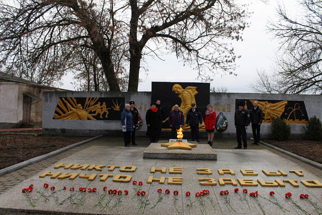 Возложение цветов к мемориалу погибшим воинам, посвященное 78-ой годовщине со дня освобождения города Ейска