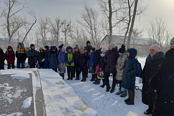 23 февраля,  в День защитника Отечества, жители поселка Комсомольский Адамовского района Оренбургской области поддержали акцию и провели торжественный митинг в честь ветеранов Великой Отечественной войны. 