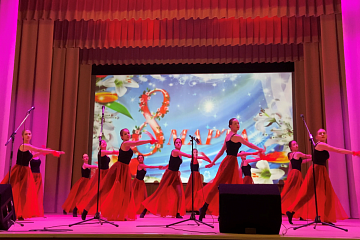 В ДК «Октябрь» прошел праздничный концерт,  посвященный Международному женскому дню.