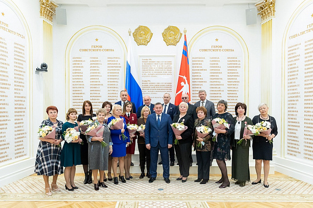 Андрей Бочаров вручил высокие государственные награды жителям Волгоградской области