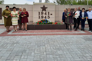 9 мая на памятнике ВОВ в центре с.Пыховка  почтили память погибших в годы Великой Отечественной войны