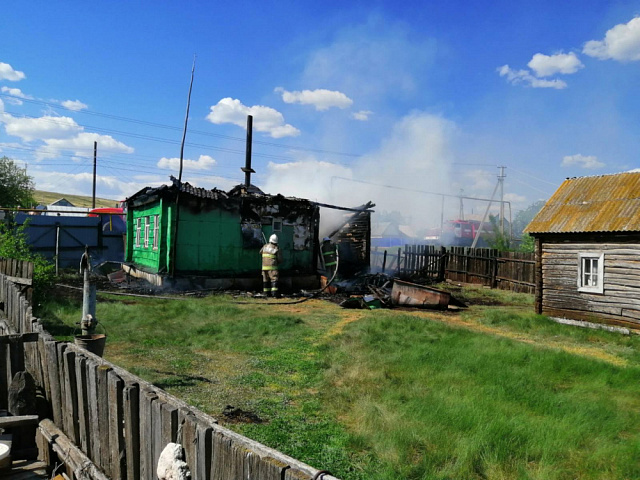 Пожар в поселке Нугайка 