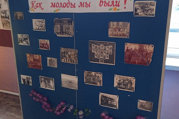К Дню пожилого человека в Филиппенковском ДК работали выставки фотографий «Как молоды, Мы были», «Из глубины седых веков» 