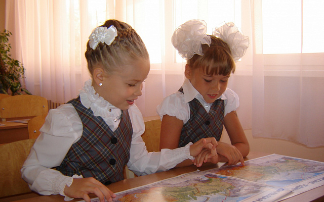 Почти 325 тысяч детей Волгоградской области  получили выплаты к новому учебному году