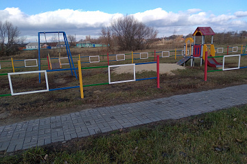 В селе Чулок​ обустроено ограждение детской площадки