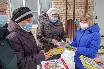 Книги в подарок от мятлевских депутатов