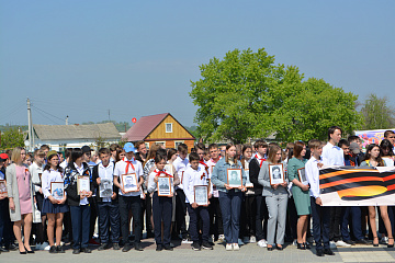 Петропавловка. 9 мая 2022 года на площади с.Петропавловка  прошло шествие Бессмертного полка.