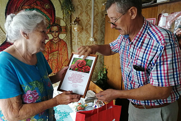 Глава сельского поселения поздравил с 80-летием жительницу х.Дьяконовского 1-го Назарову Таисию Константиновну