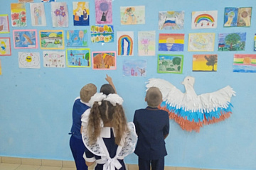 Выставка детских рисунков «Дорога к миру»