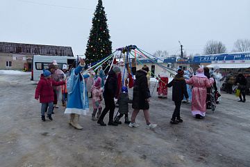 Парад Дедов Морозов дал начало новогодним праздникам