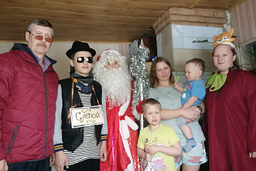 28 декабря глава Акчернского сельского поселения посетил семьи мобилизованных и вручил подарки.