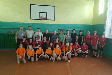 7 марта в спортзале Буденновской средней школы прошли первые игры по волейболу "Встречи с ветеранами"