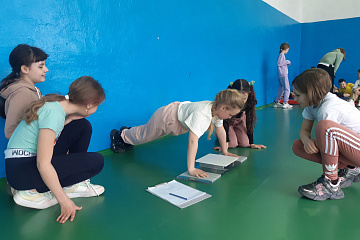 После небольшого перерыва и весенних каникул, Центр тестирования ГТО Калачеевского района, продолжил работу со школами на конкурс “Лучший класс ГТО”.