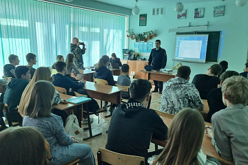 В Волжском районе полицейские провели профилактическое мероприятие с учащимися школы