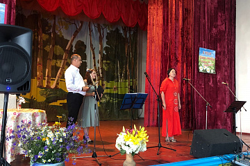 7 июля в МКУ "СКЦ "Роднички" прошел праздничный концерт, посвященный Дню семьи, любви и верности.