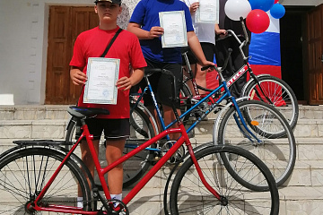 Учащиеся Буденновской средней школы приняли участие в районном велопробеге «Три цвета гордости»