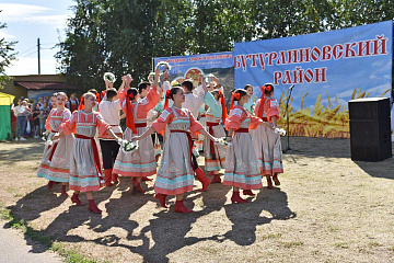 26 августа в селе Карайчевка на туристической базе "Золотой сазан" прошел первый фестиваль национальных культур "Территория дружбы".