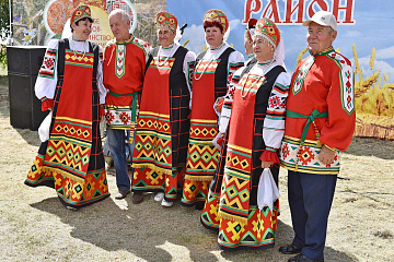 26 августа в селе Карайчевка на туристической базе "Золотой сазан" прошел первый фестиваль национальных культур "Территория дружбы".