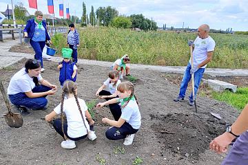 16 сентября в с.Озёрки Бутурлиновского района  был реализован  Проект  «Вместе посадим дерево» в конкурсе инициатив физических лиц  "Родные берега"