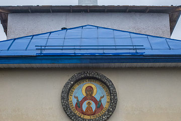 На кровле храма в честь иконы Божией Матери «Всех скорбящих радость» в поселке Мятлево установлен купол с крестом