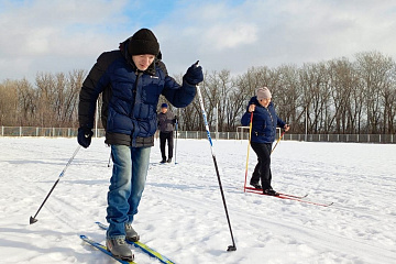 5 февраля на стадионе «Урожай» прошло зимнее физкультурно-оздоровительное мероприятие «Встаем на лыжи!»