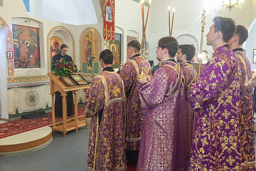 Три архипастыря совершили литургию в Мятлевском храме
